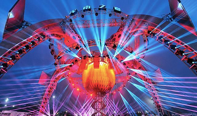 利亞德用517塊LED顯示屏構(gòu)建“賽博朋克”世界，點燃沈陽炫彩夜生活